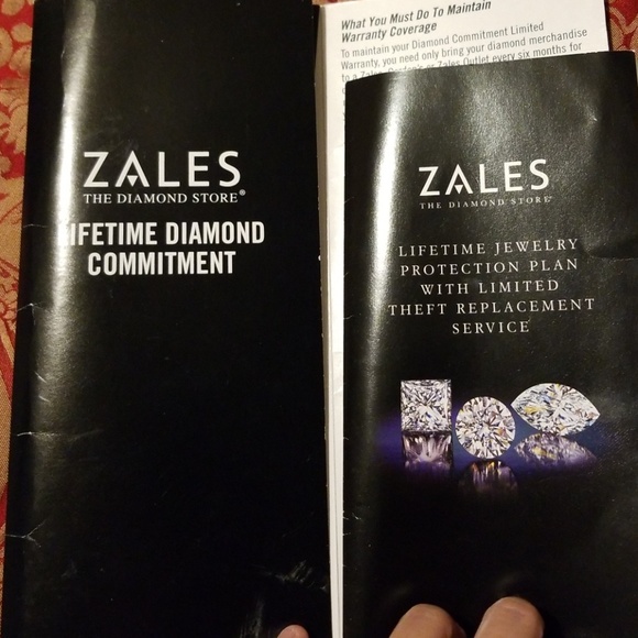 14k White Gold Halo Diamond Ring - Picture 4 of 8